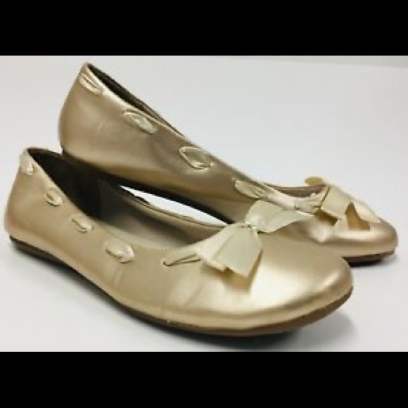 ISO: American Eagle Bow Flats Millie (ANY COLOR) - Picture 4 of 5